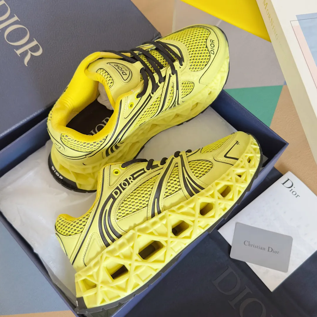 【DIOR】P:800💰 Men's 39-44. (Male 45.46 custom-made) Dior kawa Dior joint 2025ss casual sports shoes‼ ️ Reinterpret running shoes with dior’s haute couture style. b35 is made of fine-textured leather and mesh fabric materials. It can be worn in all seasons, is comfortable and breathable, and has many lines on the shoe body to outline details. It has a full retro three-dimensional feel and can create a casual look all year round!